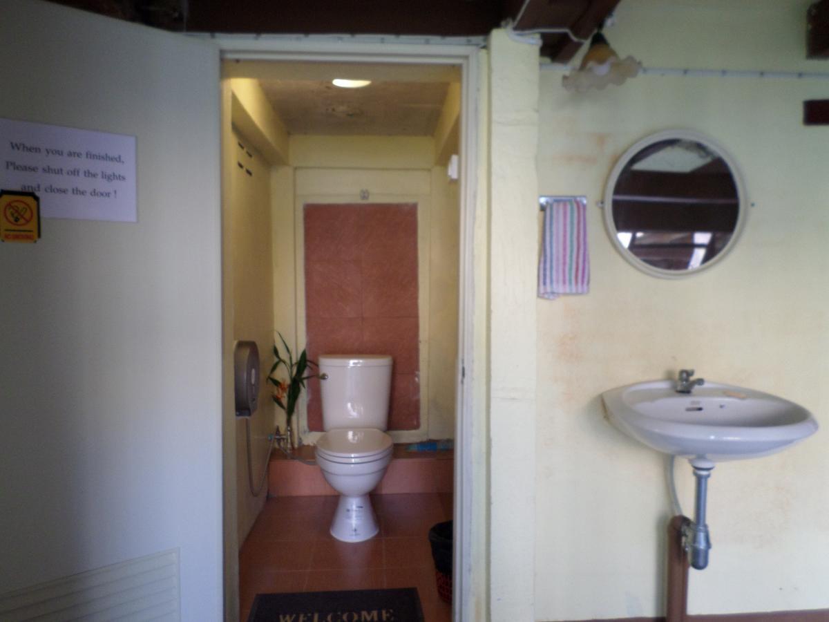 Baanwealaa Guesthouse (Adults Only) Чиангмай Экстерьер фото