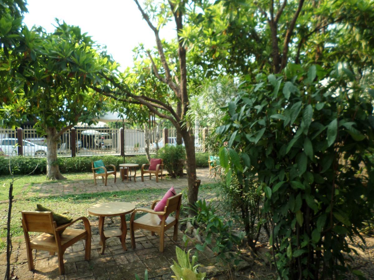 Baanwealaa Guesthouse (Adults Only) Чиангмай Экстерьер фото